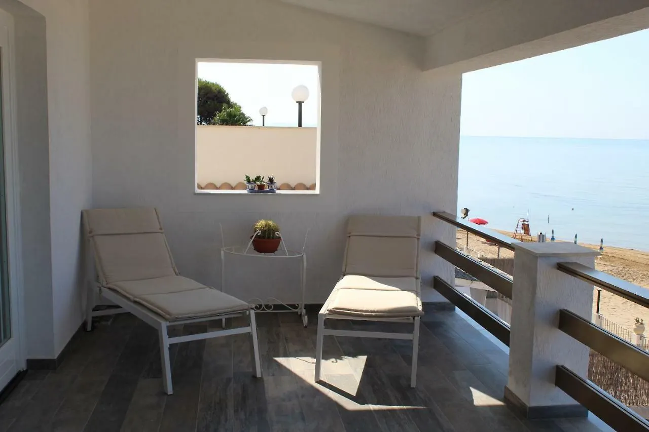 Home Holiday Punta Piccola بورتو إمبيدوكْلي 0*,